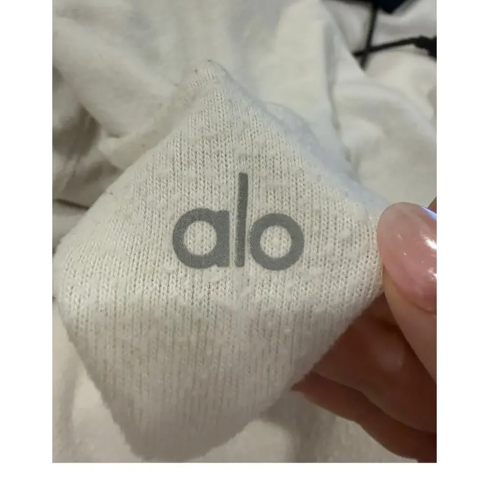Alo Soho Pullover in cream Size medium fits oversized
